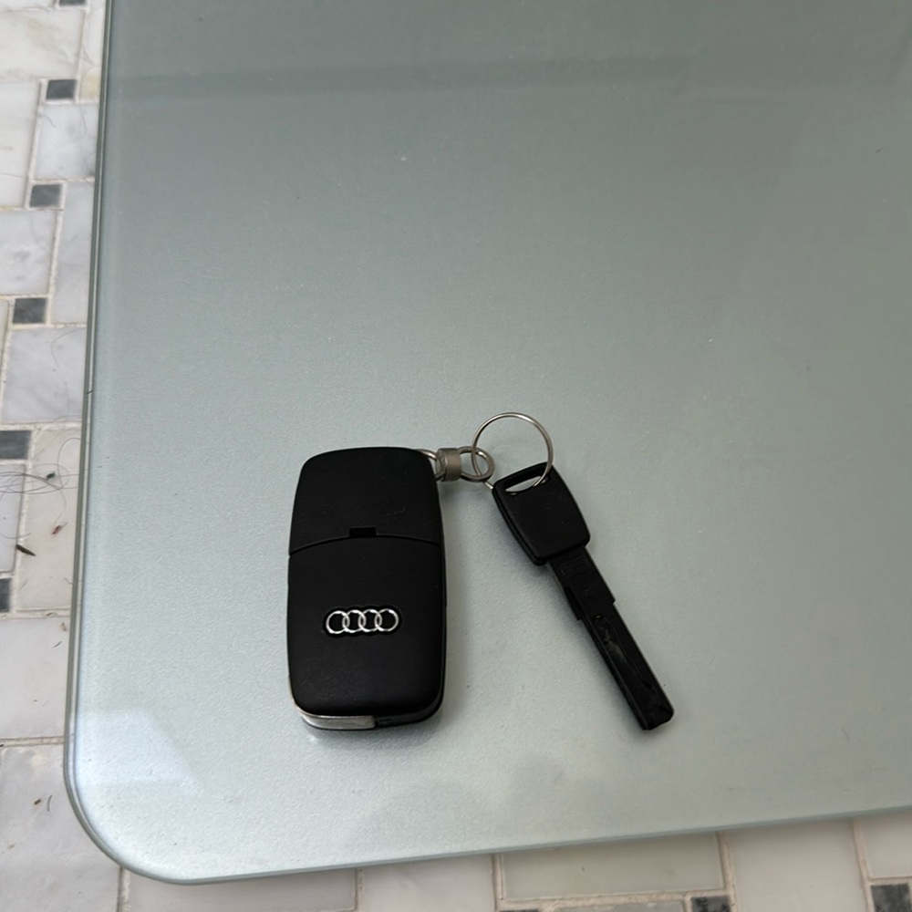 Audi key fob, used. From an A4. No longer have the car. Including valet key.